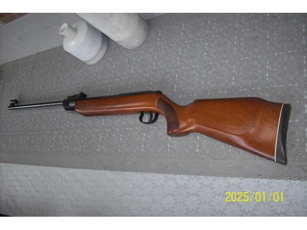 een mooie en goede 5.5 mm luchtbuks  diana  model 35